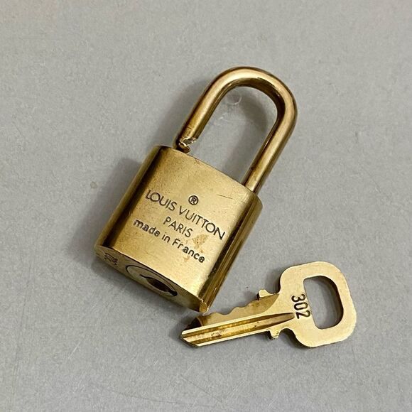 LOUIS VUITTON Lock and Key on (unbranded)Bracelet #302 - Picture 7 of 8